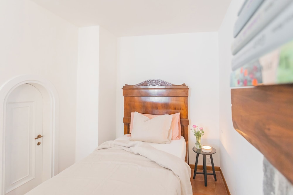 Emily's Holiday House - Authentic Lake Como by Rent all Como