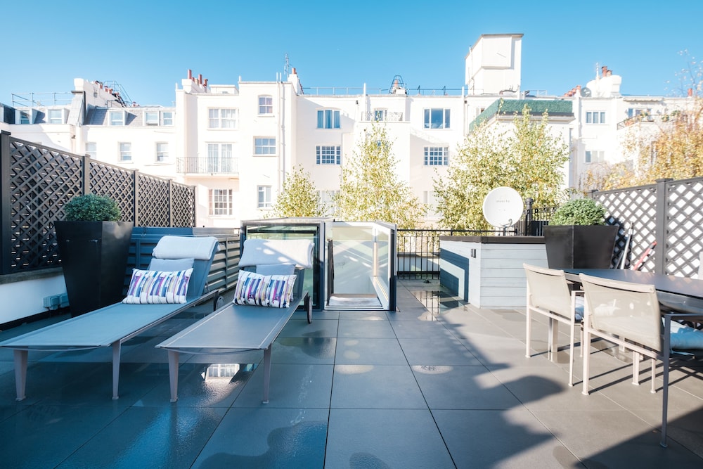 Luxury Home with 3 Bed 2 Bath in London