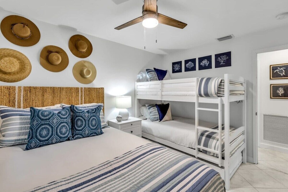 New Waterfront Oasis, Minutes to Beach, Eats, Shops