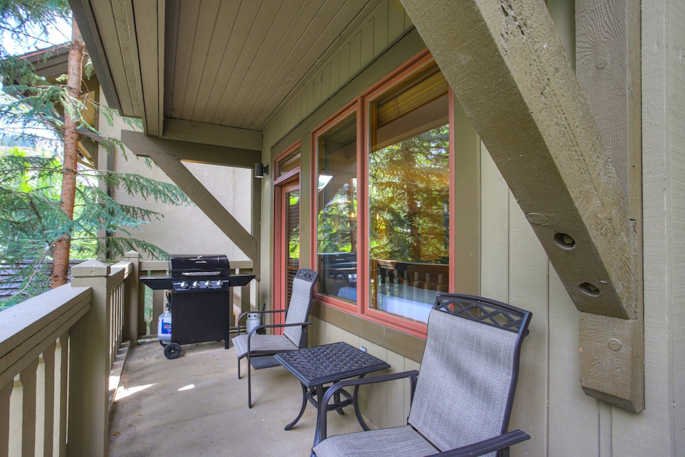 Premium 2 Bedroom Condo in Arrowhead Village! 2 Condo