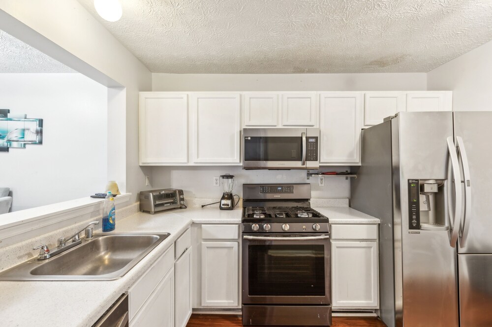 Cozy Coastal Retreat In The Heart Of Annapolis 3 Bedroom Townhouse