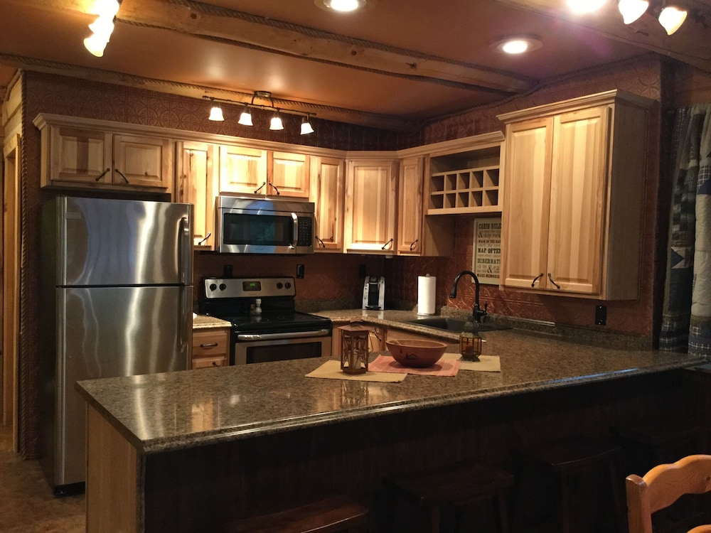 Renfro's Lakeside Retreat - Cabin's and R.V. Park