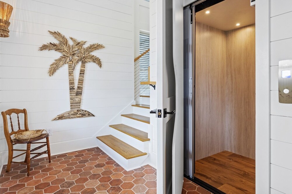 Cornfed Pelican 9 Bedroom Home