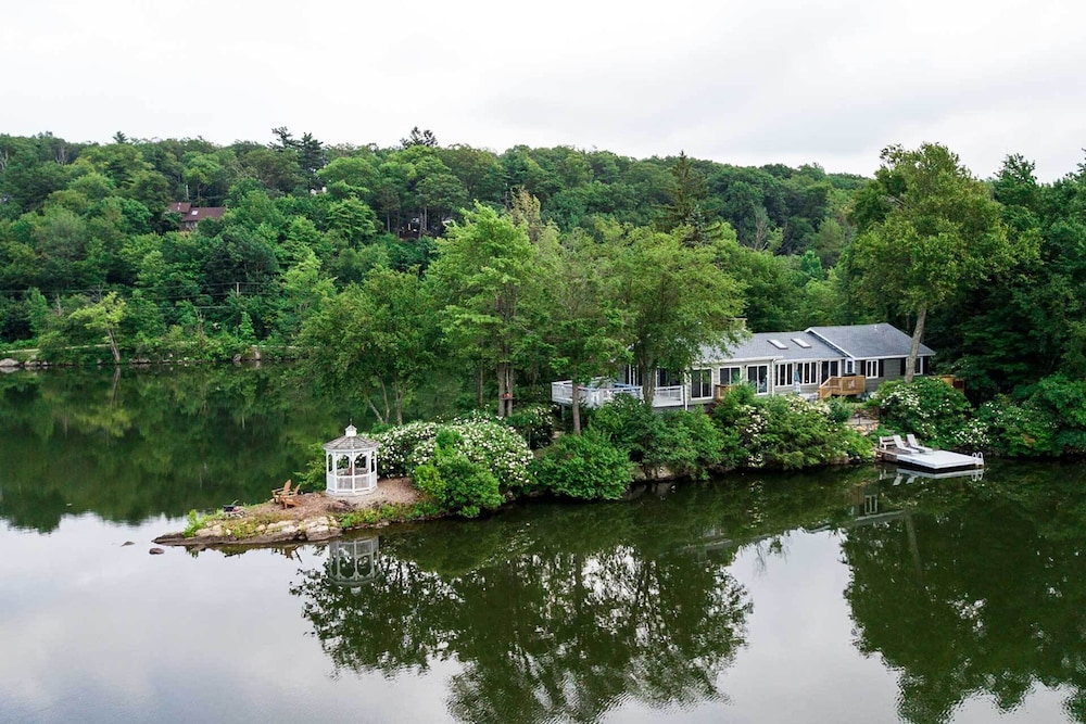 By Mtn Creek Resort: The Point on Highland Lake view 2