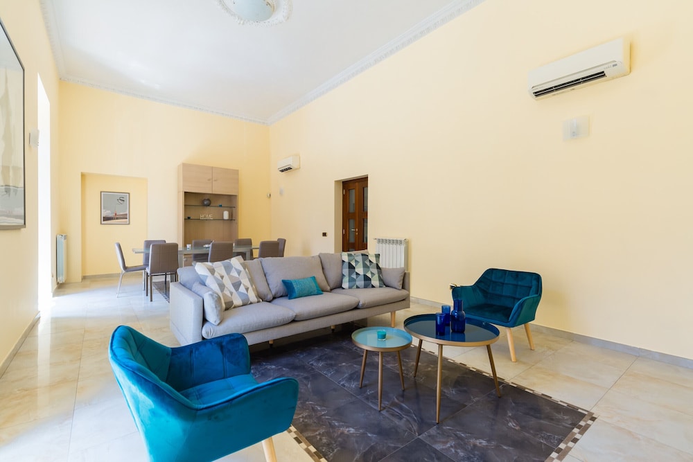 Partenope Spacious Home