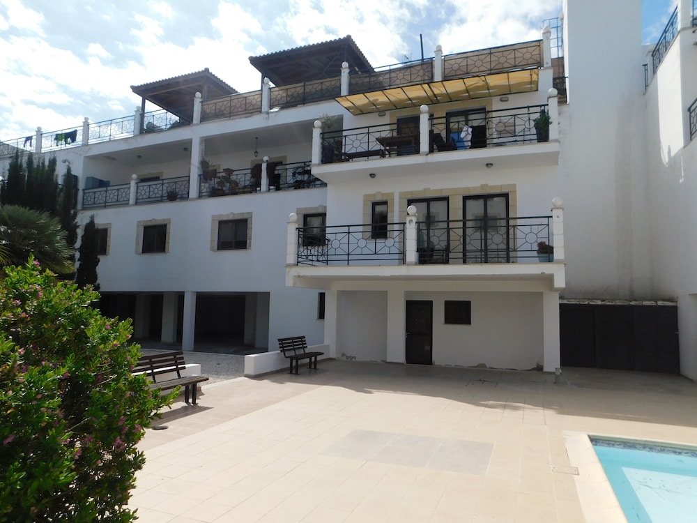 Paramount Gardens Resorts C202