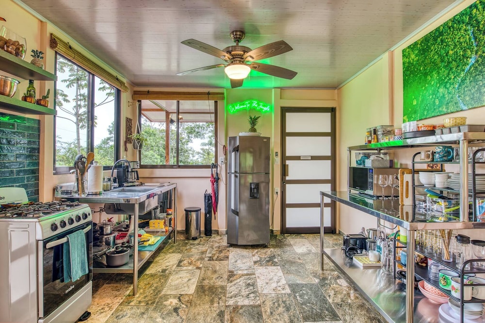 Family Home - Pura Vidaville