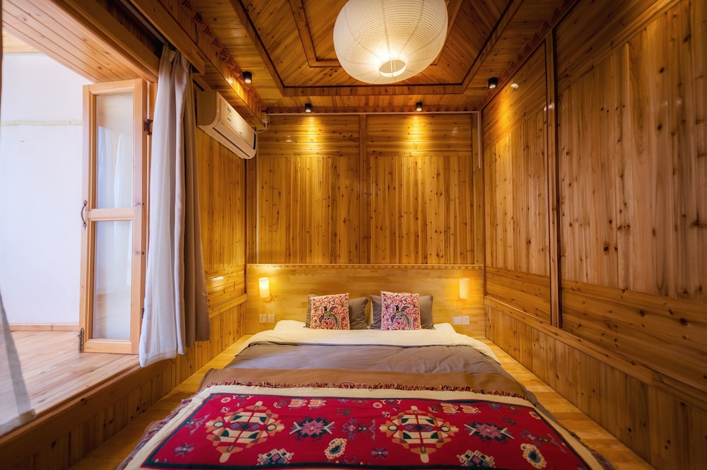 Huksum House