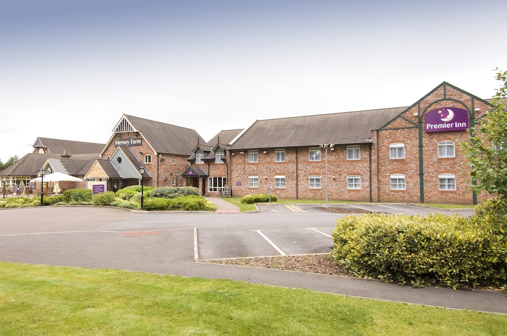 Premier Inn Manchester - Sale 3