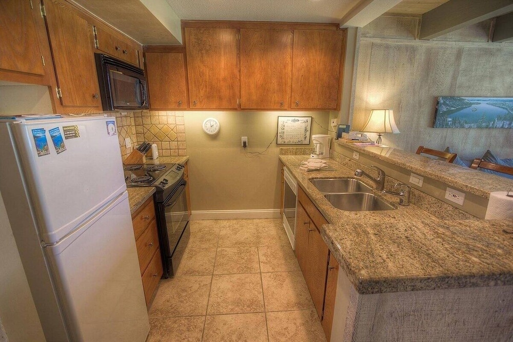 Lake Tahoe Vacations - Hawks View 3 Bedroom Home by RedAwning - Property Image 20