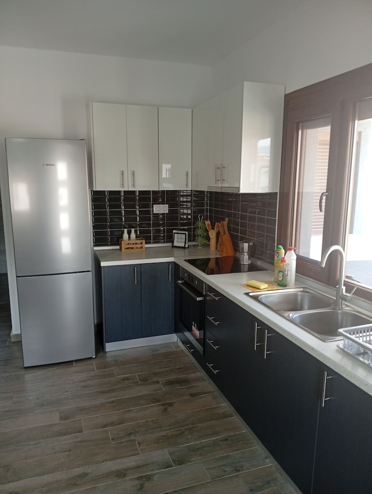 Nea Vrasna Sun House