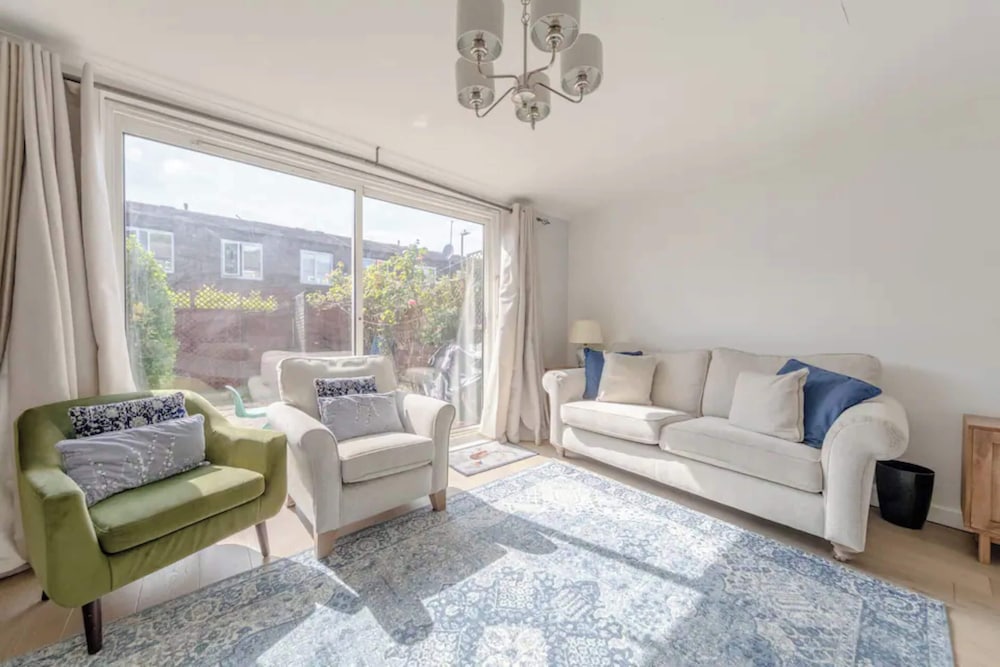 Lovely 3BD Family Home With Garden - Richmond!