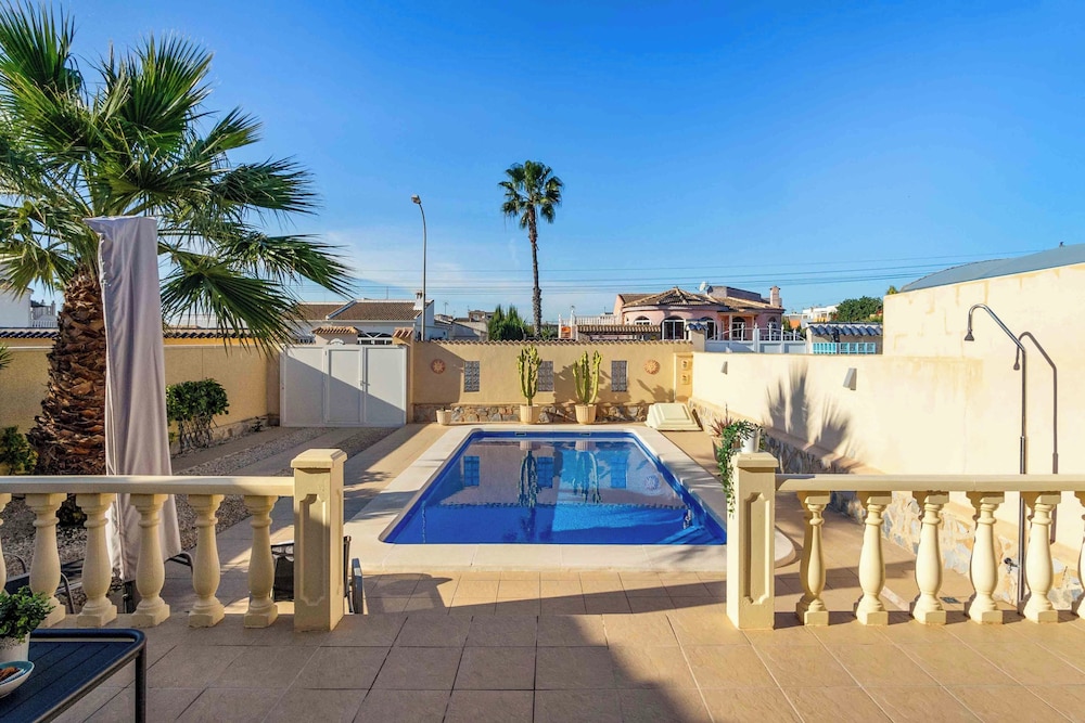 Beautiful and Cozy Villa With Private Pool in Urb, San Luis, El Chaparral, Torre