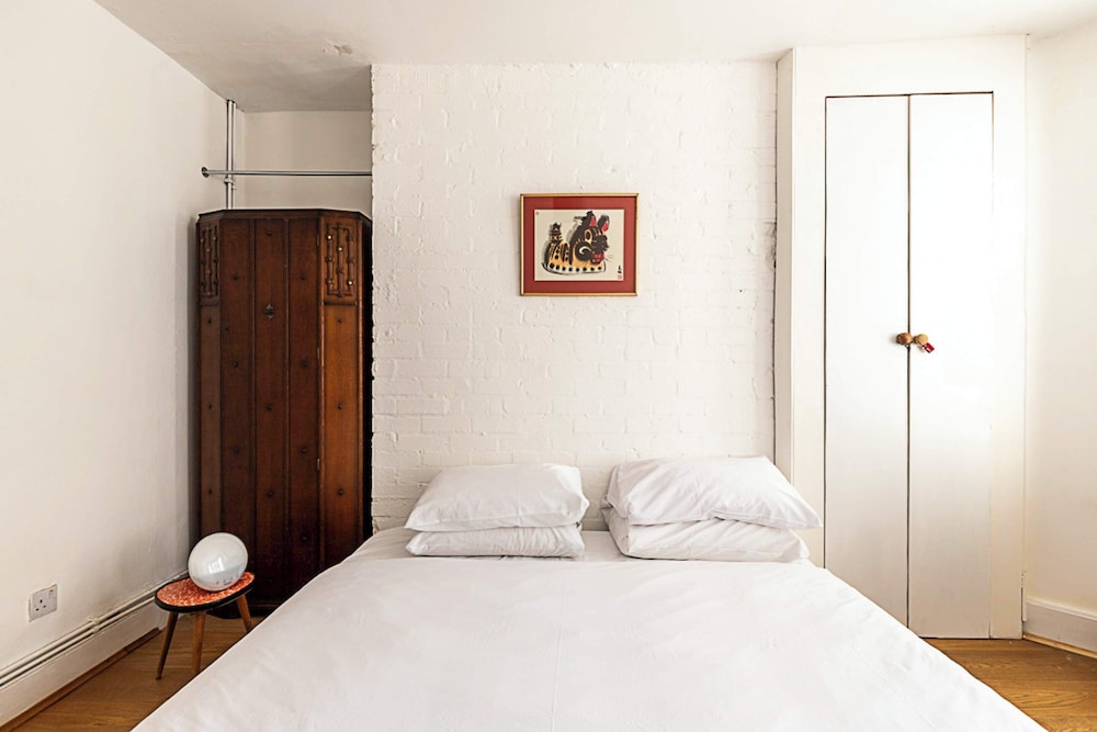 Retro Charm and Modern Comforts view 2