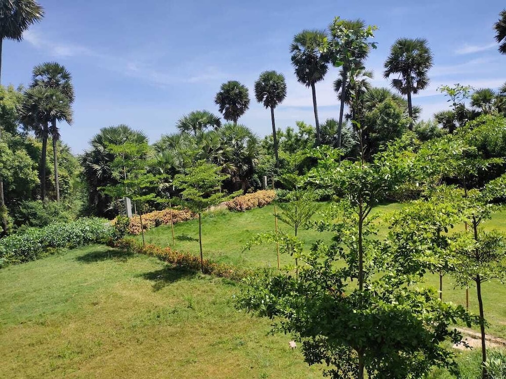 Hotel Rishi Gardens