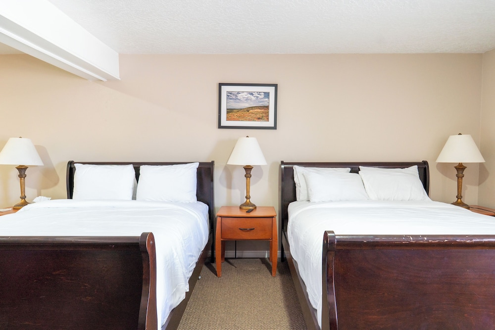 Road Creek Inn