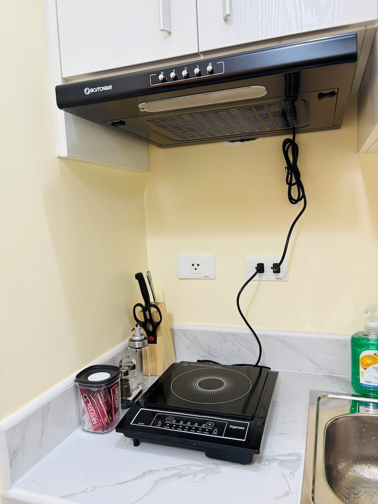 New Bachelor's Pad Across Ateneo Uni With Free Fast Wi-fi, AC Room, hot Shower