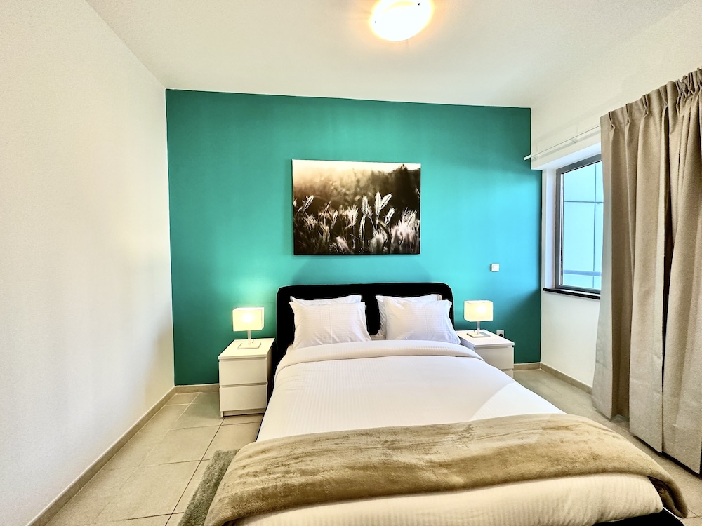 Lux BnB Executive Tower Business Bay