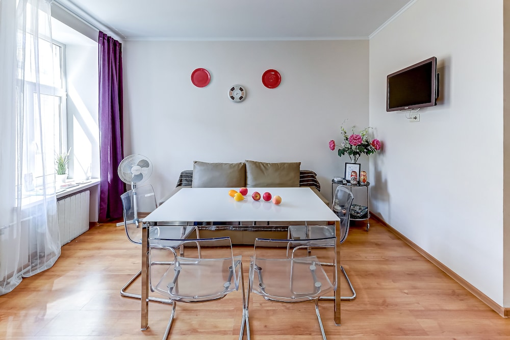 Home4day Central Apartment on Nevsky Prospekt