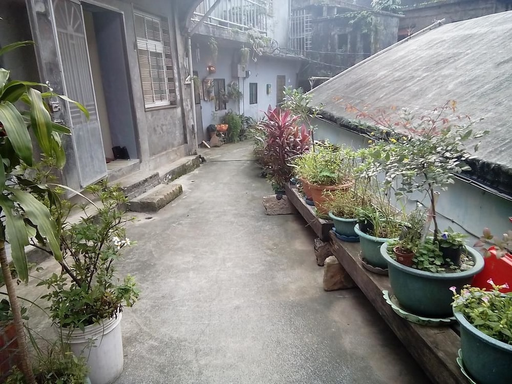 Jiufen Alleyway B&B