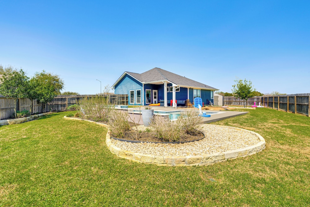 Private Pool & Hot Tub: 'wild Horse' Home!