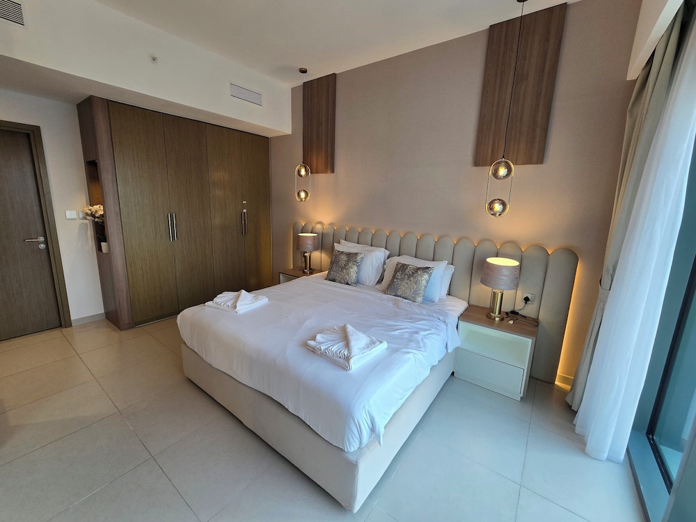 Royale Highend Burj and Fountain View