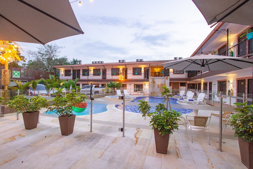 Hotel Vanguardia Natural - Image 1