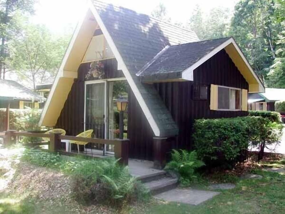 Amber Lantern Lake George Motel and Cottage Rentals