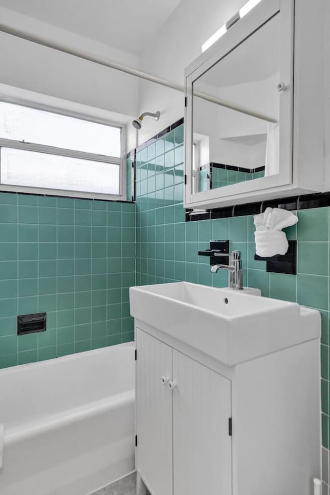 Lovely 1- Bedroom Rental Unit With Pool