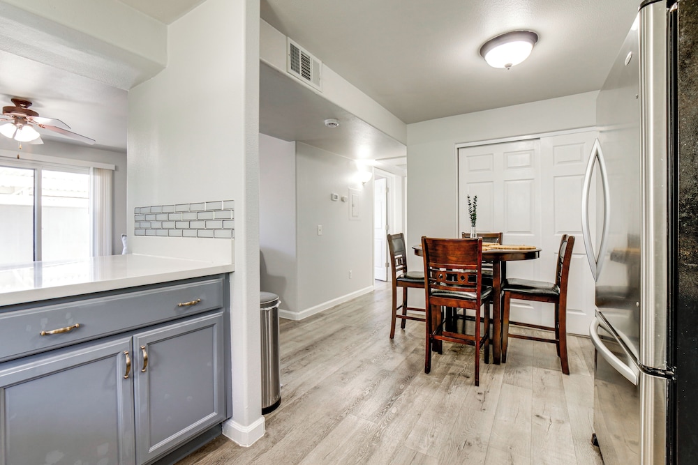 3 Mi to Dtwn: Gated Condo w/ Patio in Reno!