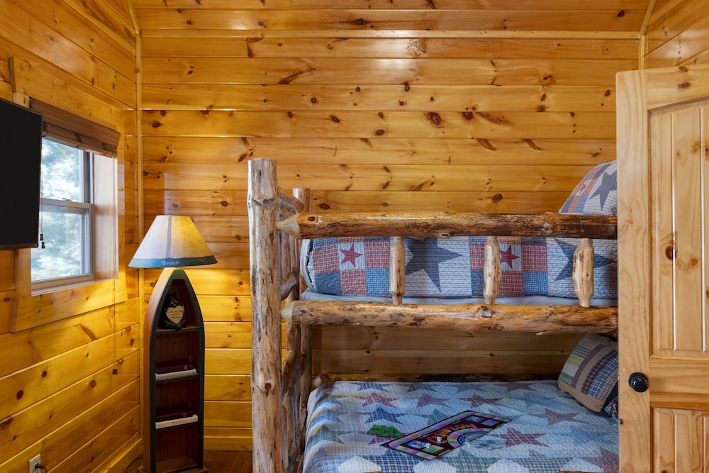 Grand View Lodge Panoramic Views Hot Tubs Game Room Theater Sleeps 56 Guests