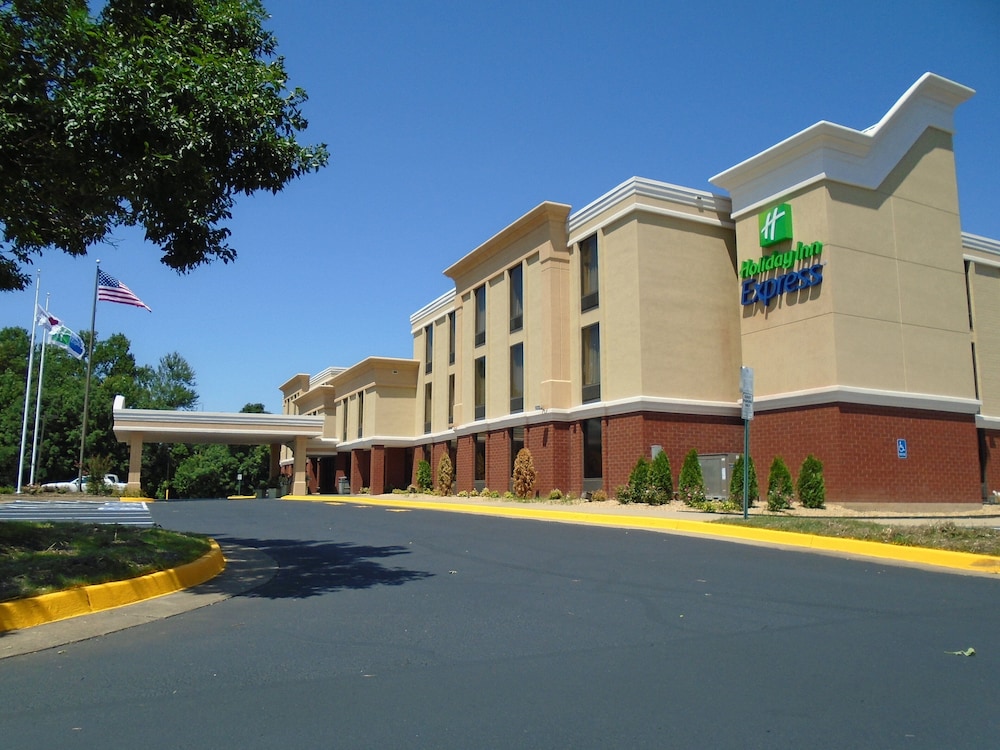 Richmond Vacations - Holiday Inn Express Richmond - Midlothian Turnpike, an IHG Hotel - Property Image 5