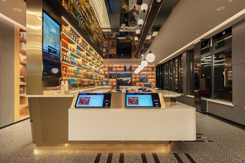 ibis Jiaodong Airport EMU Town Store