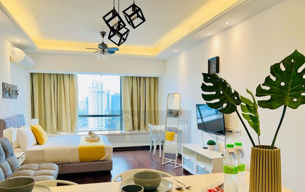 R&F PRINCESS COVE BY HOMEFORT SUITES