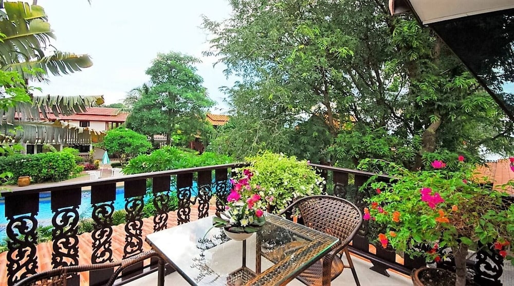Luxurious Thai-style Villa With a Swimming Pool Just 20 Meters From Beach Access