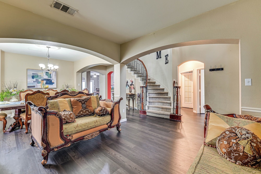 Shop, Play & Explore: Family Home in Allen