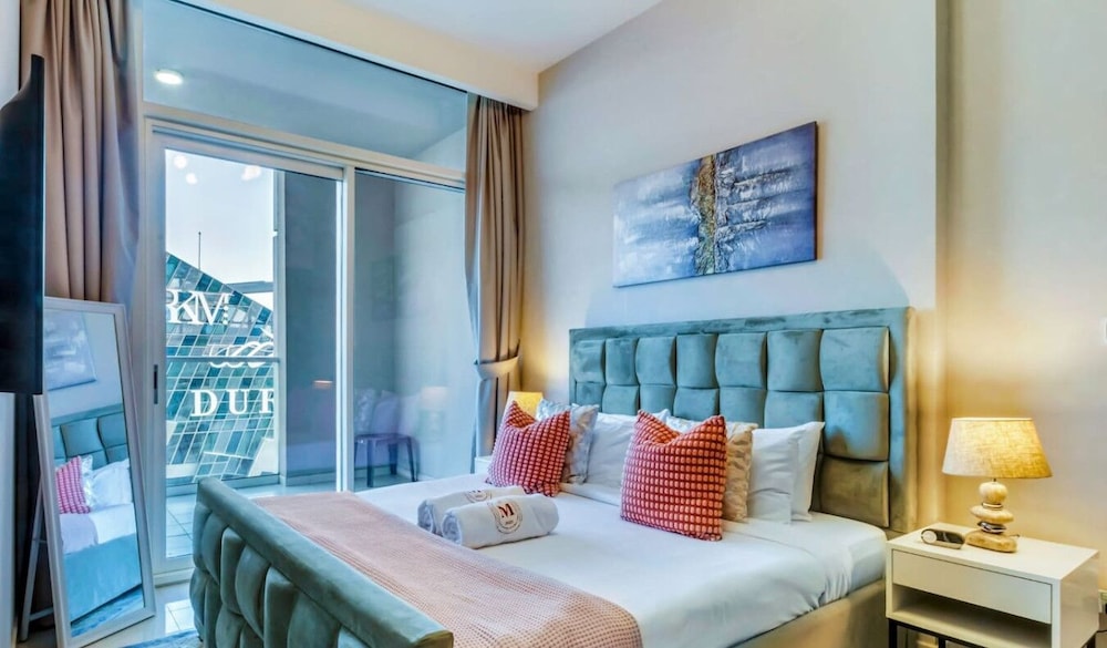 Waterfront 2BR w Canal View Near Burj Khalifa