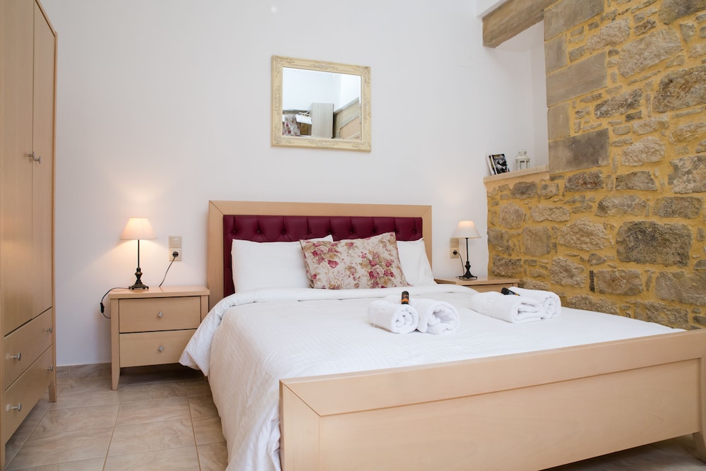 Agarathos Traditional Rooms