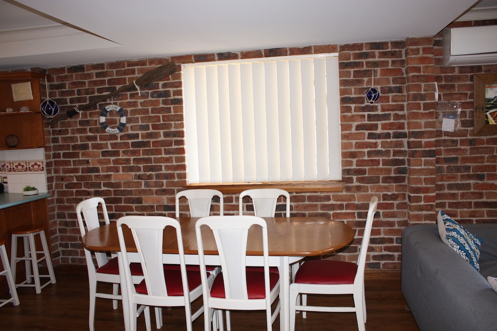 Birchgrove Terrace Unit 6 view 5
