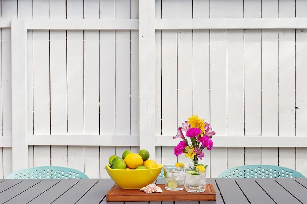 Cottagecore Coast Deck Hot Tub Surf-centric Neighborhood Kids Suite