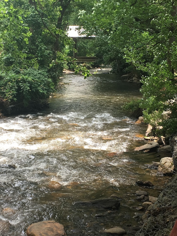 Smoky View Cottages & RV Resorts