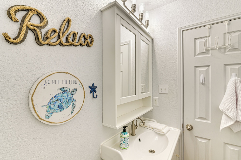 1 Block to Surfside Beach: Home w/ Gulf Views!