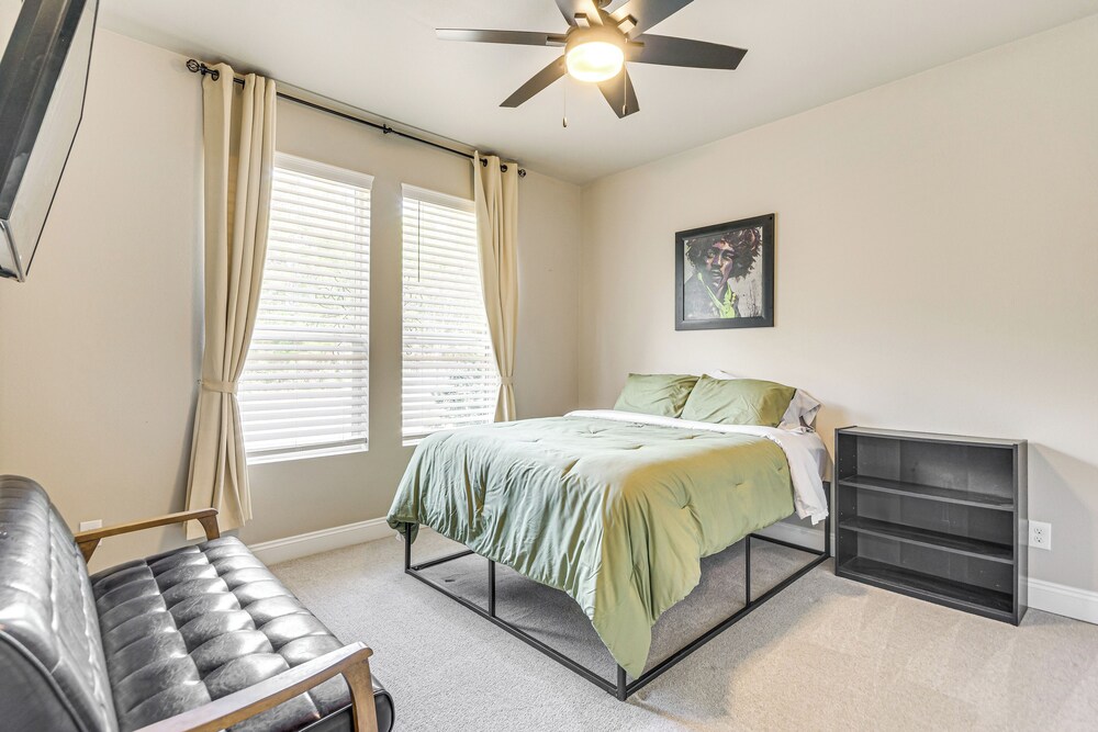 6 Mi to Navarre Beach: Spacious Family Retreat!
