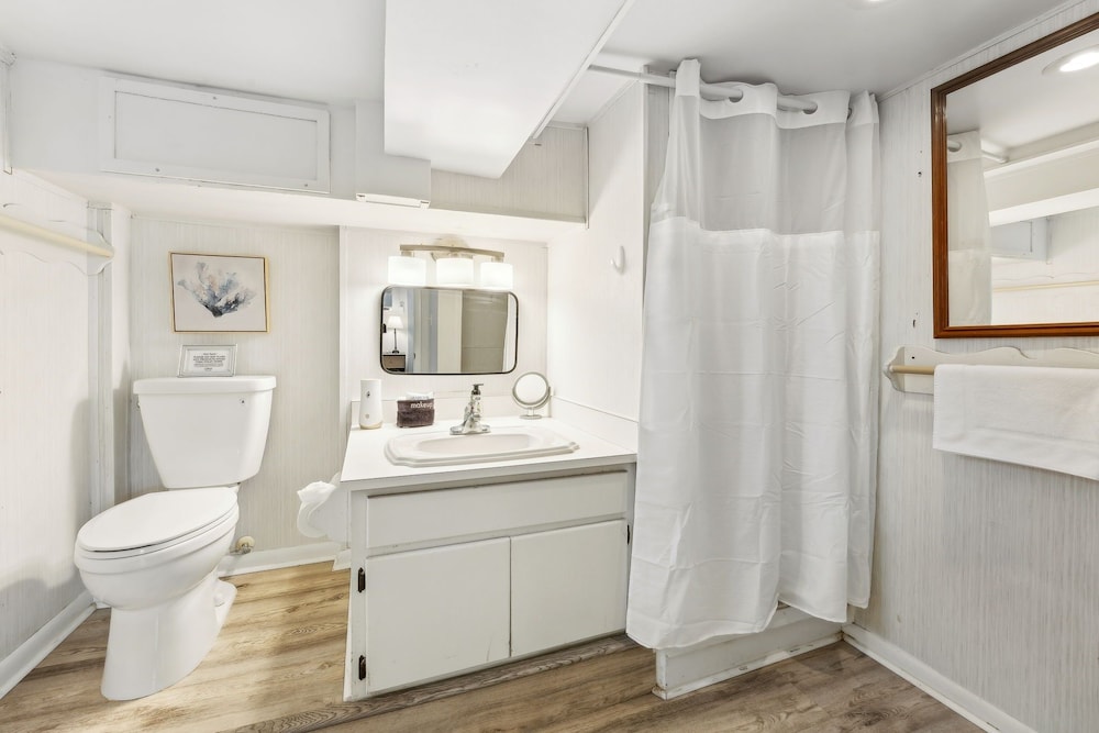 124 S Fletcher - Downstairs 3 Bedroom Duplex