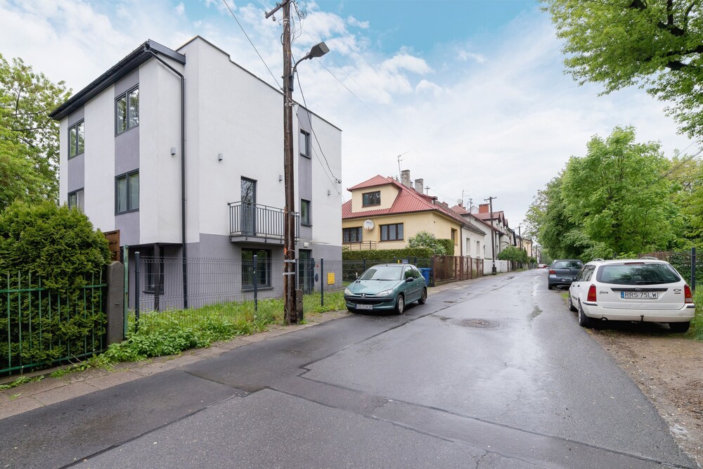Sweet Studio Krakow by Renters view 3