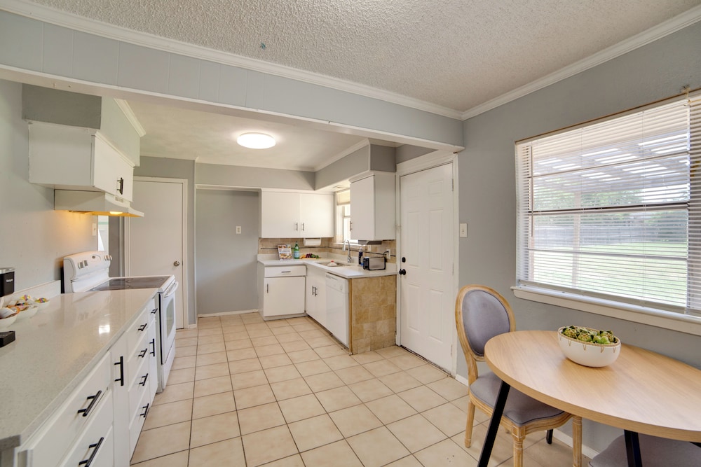 Pet-friendly Sachse Home: Large Fenced Yard