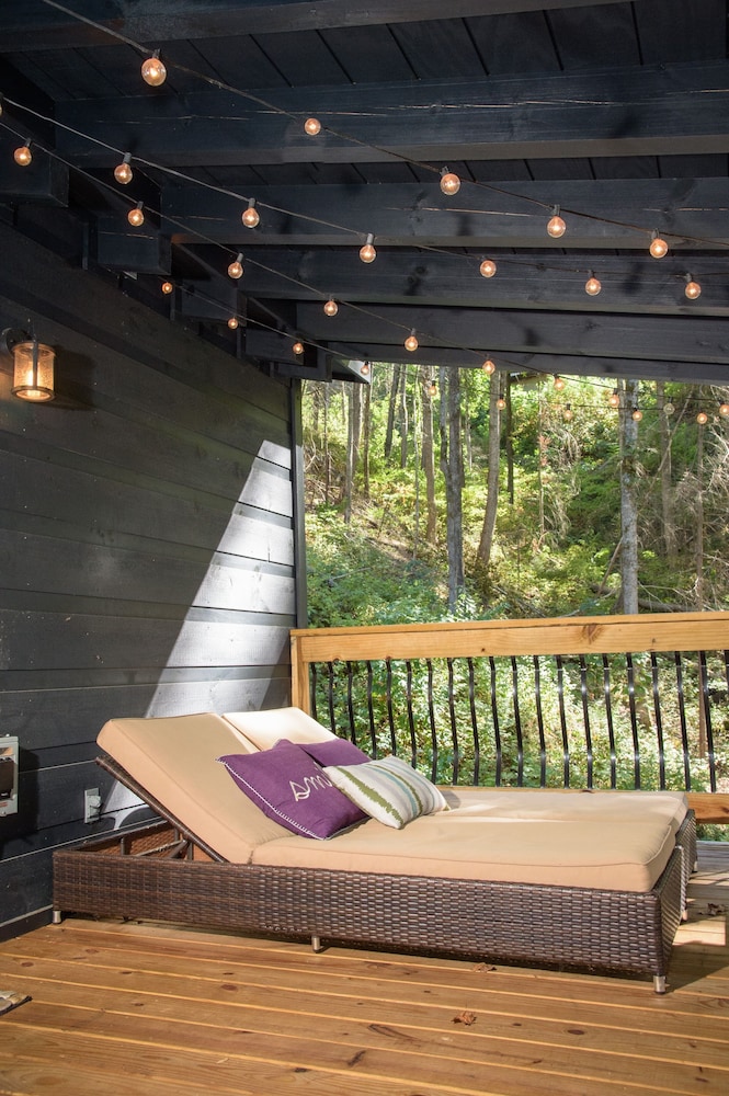Whispering Waters 1 Bedroom Cabin by RedAwning