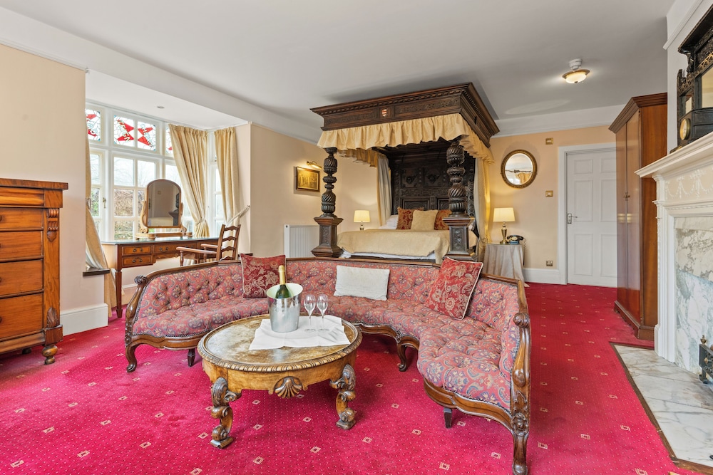 Yelverton Vacations - Two Bridges Hotel - Property Image 2