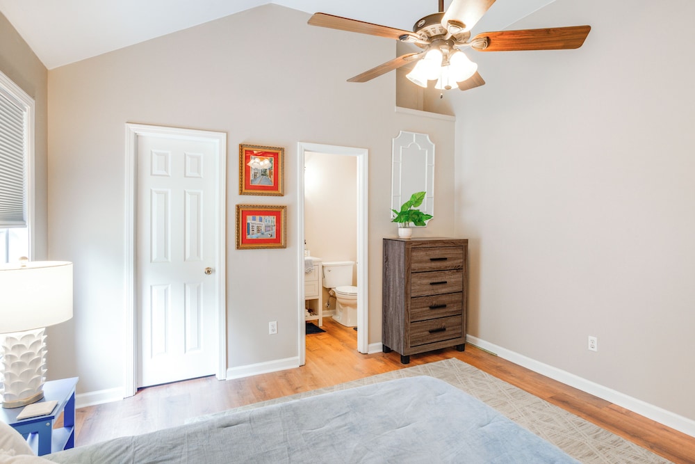 1 Mi to Ole Miss: Pet-friendly Retreat w/ Yard
