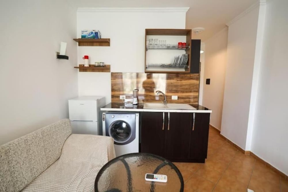 Tirent Apartment-Beachfront Studio at Shkembi i Kavajes